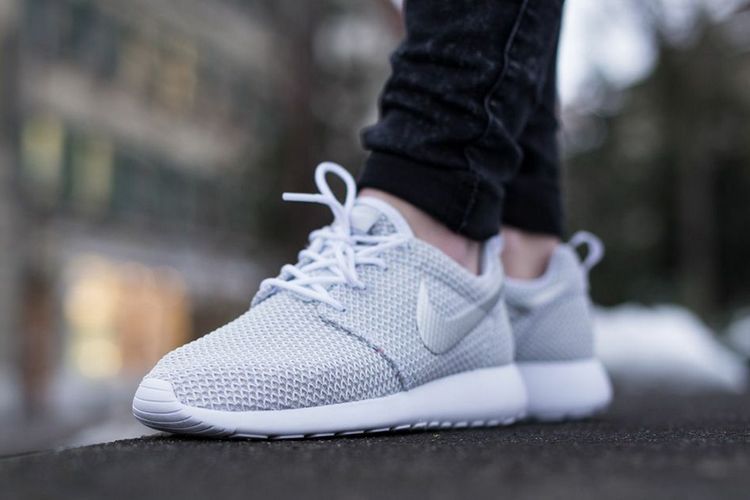 homme nike roshe run yeezy noir blanc